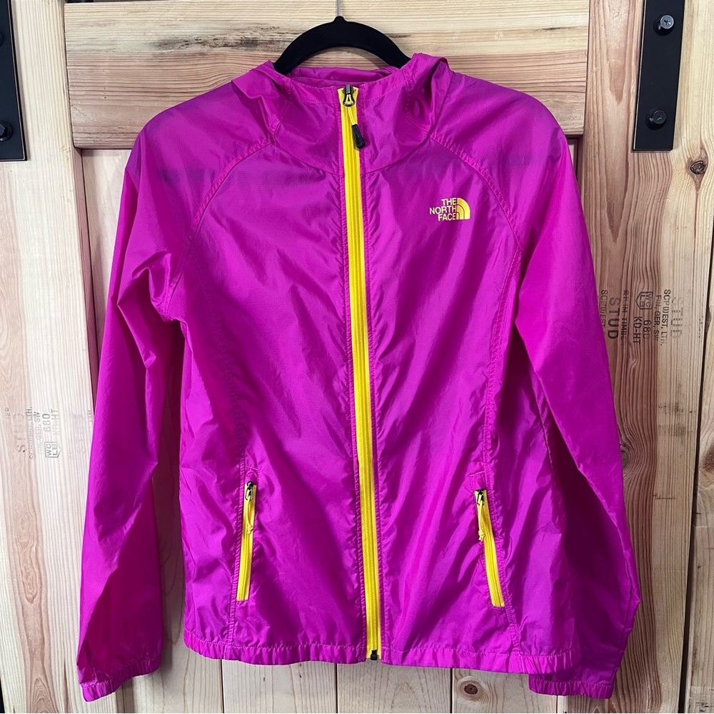 The North Face Women’s Size S Pink Nylon Lightweight Water-Resistant Windbreaker